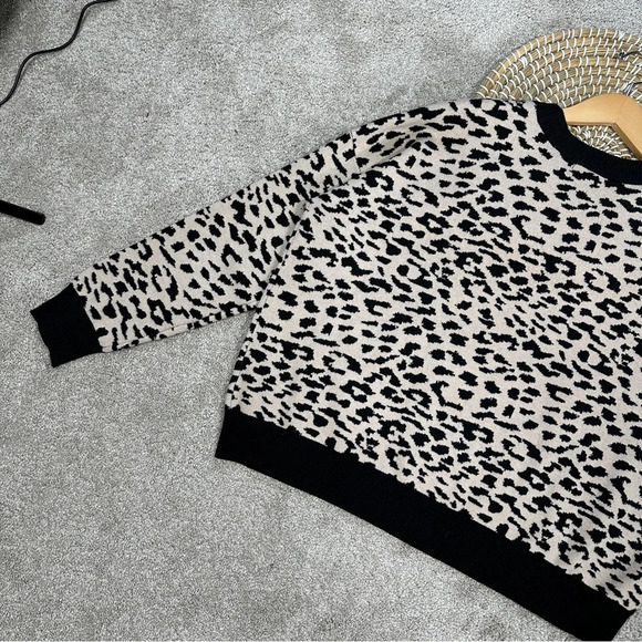 T Tahari Light Wood Cheetah Print Sweater Pullover Crew Neck Long Sleeve Size L - Picture 11 of 16